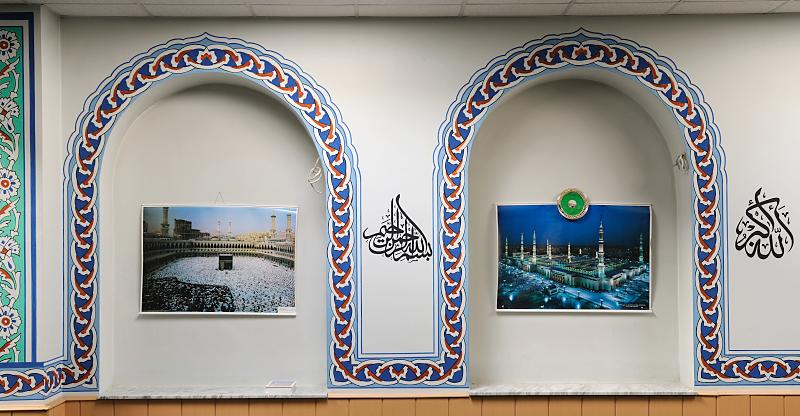 2214 Nischen im Gebetsraum der Moschee, Bilder von Mekka und Medina | Eyüp Sultan Camii -  Moschee; Hamburg Harburg Knoopstrasse.